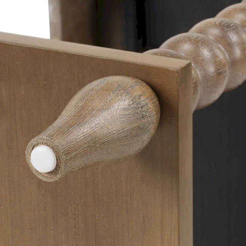 Table d'appoint traditionnelle en bois de 23,6 po avec pieds fuseau et port USB